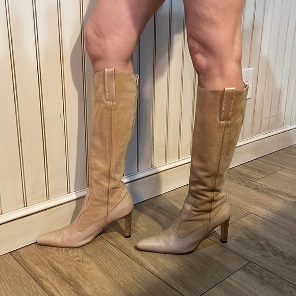 Manolo Blahnik beige suede boots - Picture 4 of 10